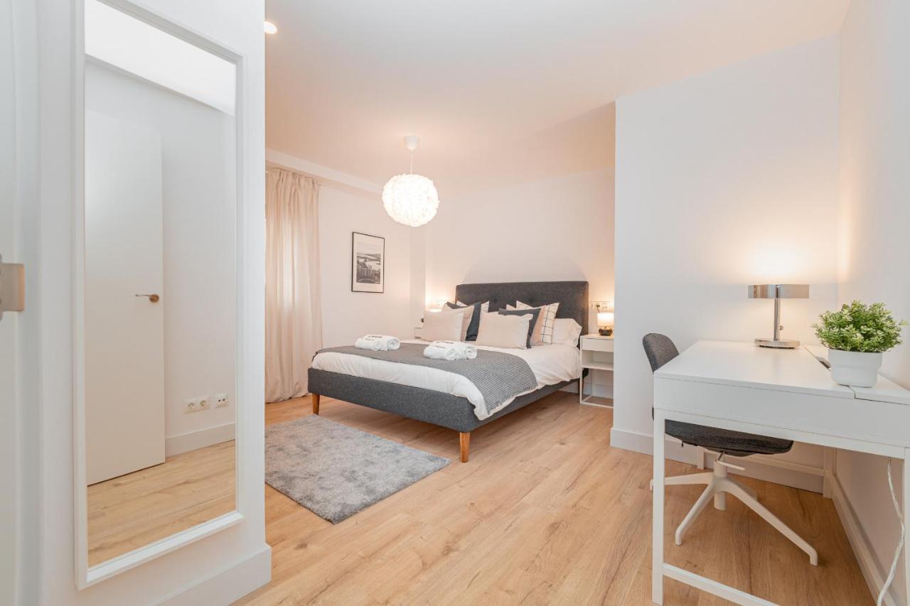 C26 Gorgeous 4 Bdrm Apartament In Plaza Uncibay Малага Экстерьер фото